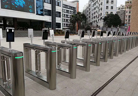 <b>智慧校园人脸识别通道解决方案</b>