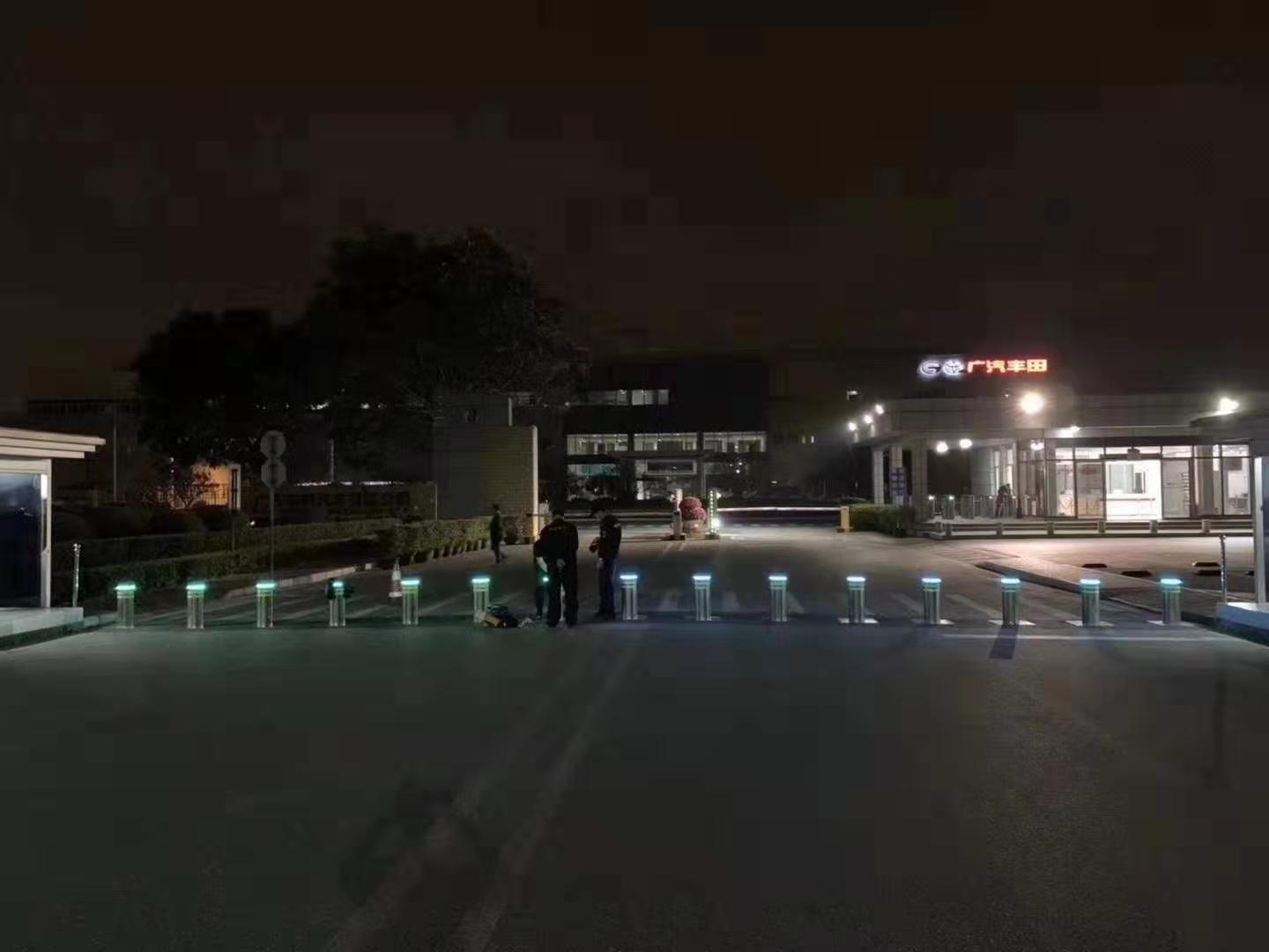 兴威防撞升降柱